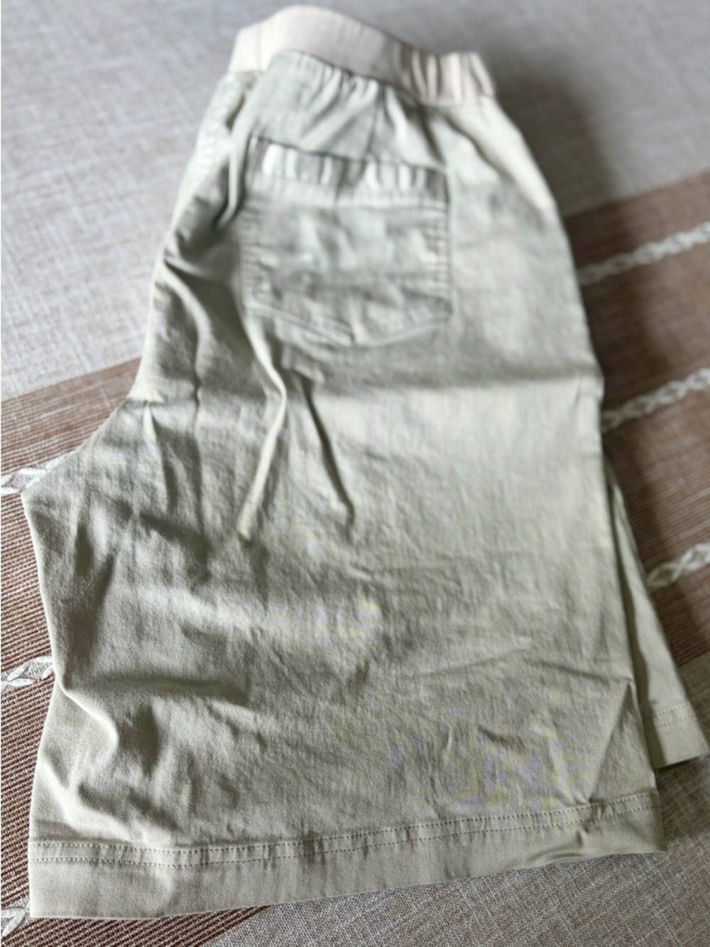 d&co. Cream Women's Shorts